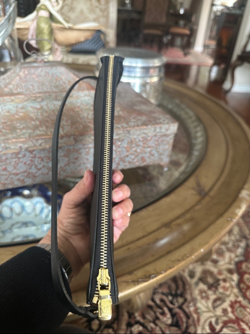 Louis Vuitton LV Monogram Pochette - Picture 4 of 13